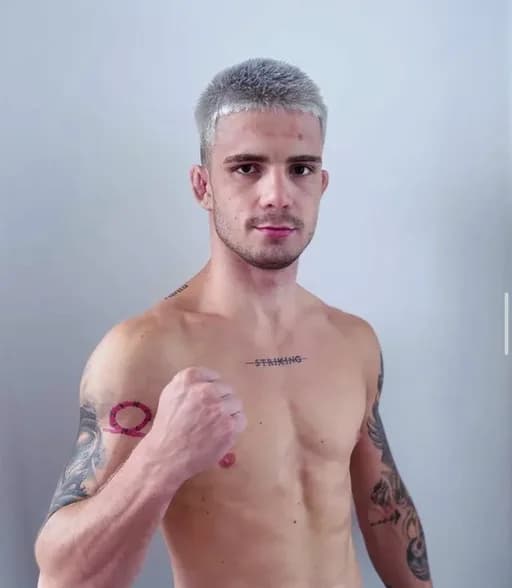 Foto de Paul Bartos, luchador de kick boxing/k-1,MMA en Phu Yao