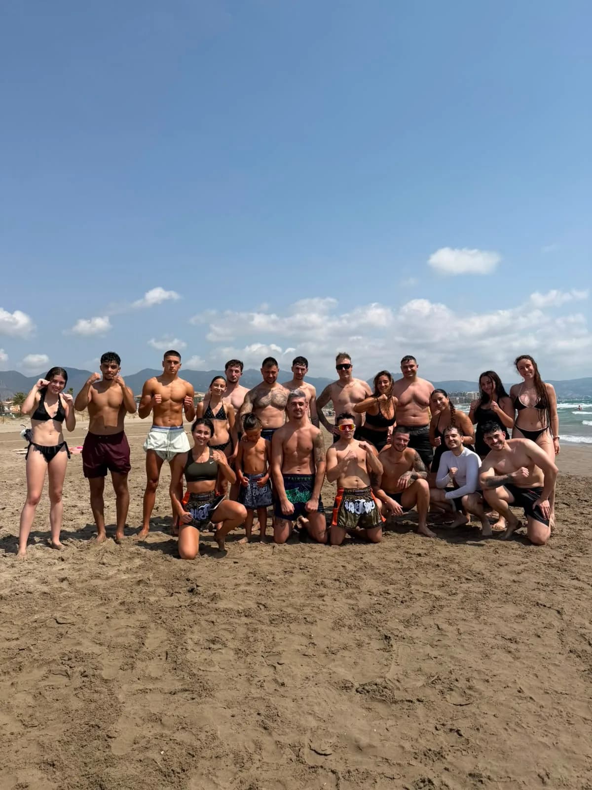 Entrenamiento en la playa del club Phu yao 